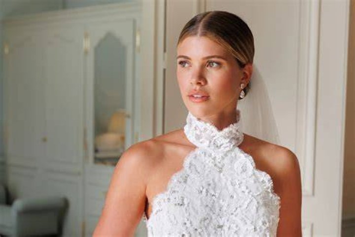 All the details behind Sofia Richie&rsquo;s simple and timeless bridal beauty