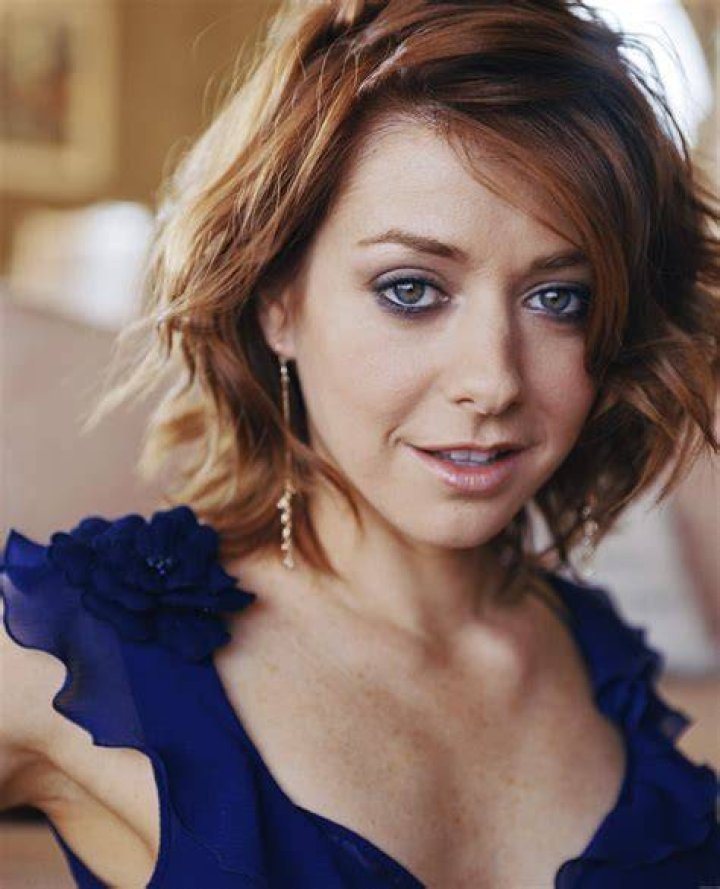 Alyson Hannigan in 2009 Best Emmys Looks POPSUGAR Beauty UK Photo 11
