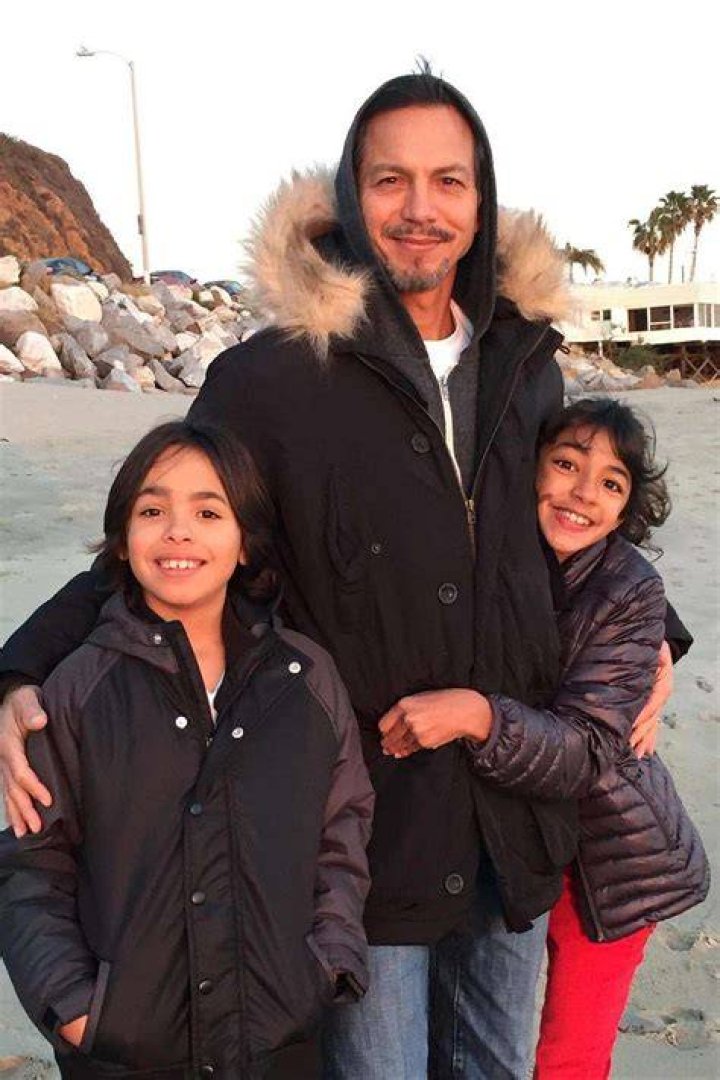 Benjamin Bratt Wife, Children, Family, Net Worth, Height, Ethnicity