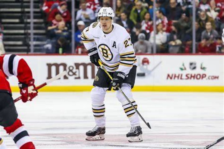 Bruins&rsquo; Hampus Lindholm was playing through a broken foot during