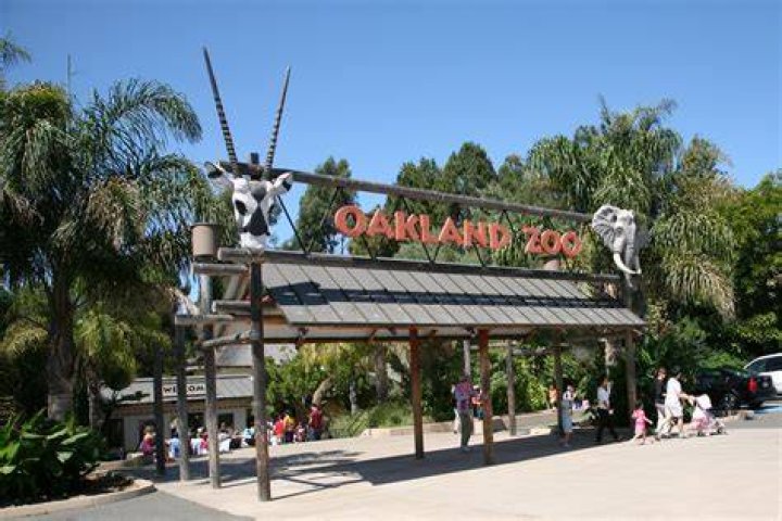 FileOakland Zoo entrance.jpg Wikimedia Commons