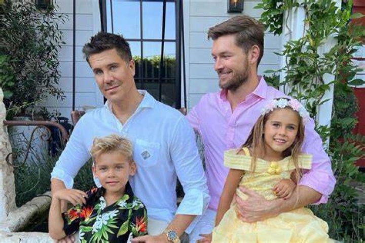 Fredrik Eklund's Twins, 2&frac12;, Head Off on Their First Day of School