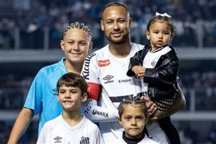 How many kids does Neymar have?