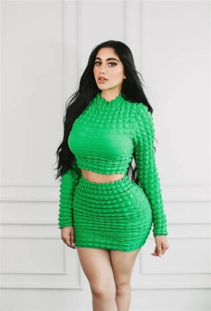 Jailyne Ojeda se graba en bikini desde su habitaci&oacute;n y lo presume en