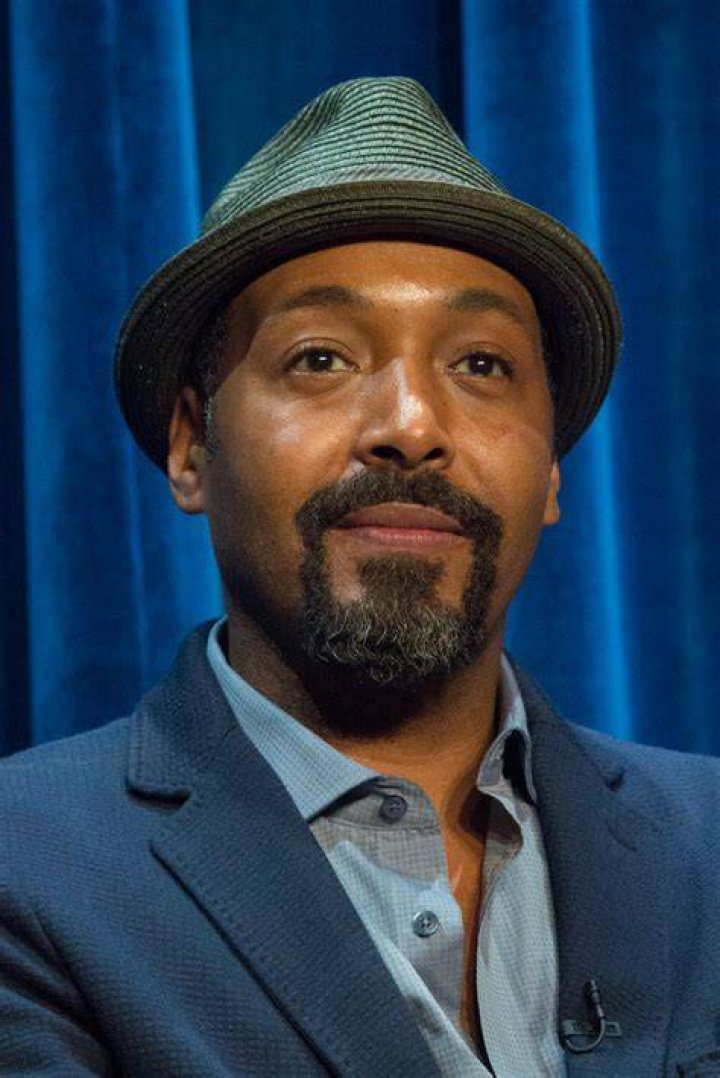 Jesse L. Martin 2018 Haircut, Beard, Eyes, Weight, Measurements