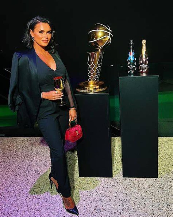 Joy Taylor wows fans with ‘mesmerizing’ new photos as stunning Fox