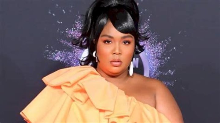 Lizzo Biography, Age, Family, Height, Marriage, Salary, Net Worth