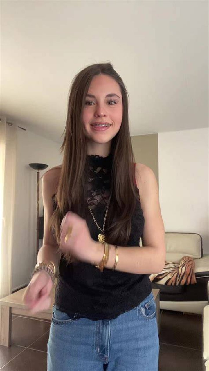 Sofia Sofia 9379 Tiktok Captions HD
