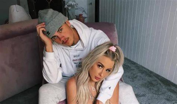 Tana Mongeau&rsquo;s new relationship with Chris Miles is leaving fans