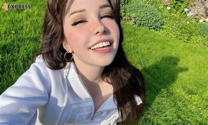 Valoarea netă Belle Delphine 2024 C&acirc;t c&acirc;știgă?